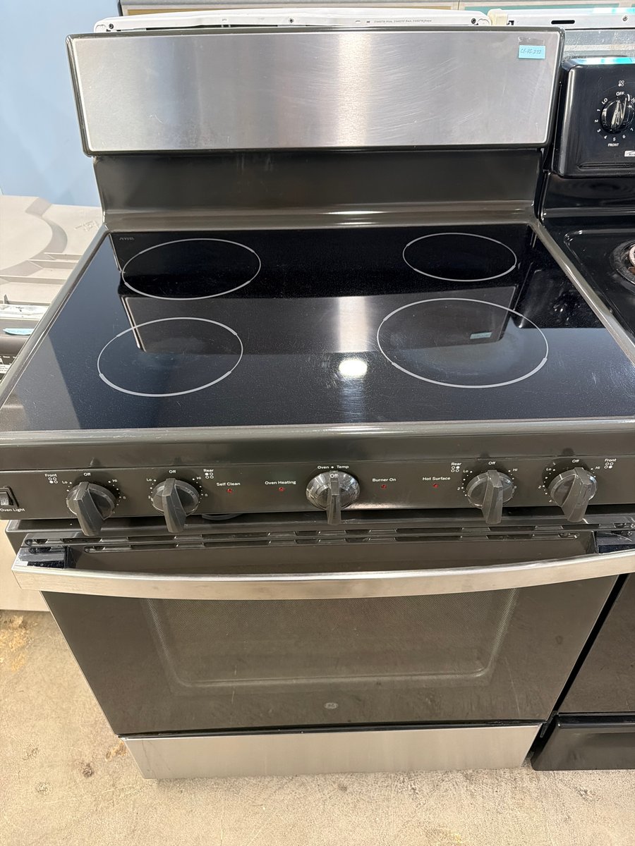 Photo 1 of this exact GE ADA style glass top range