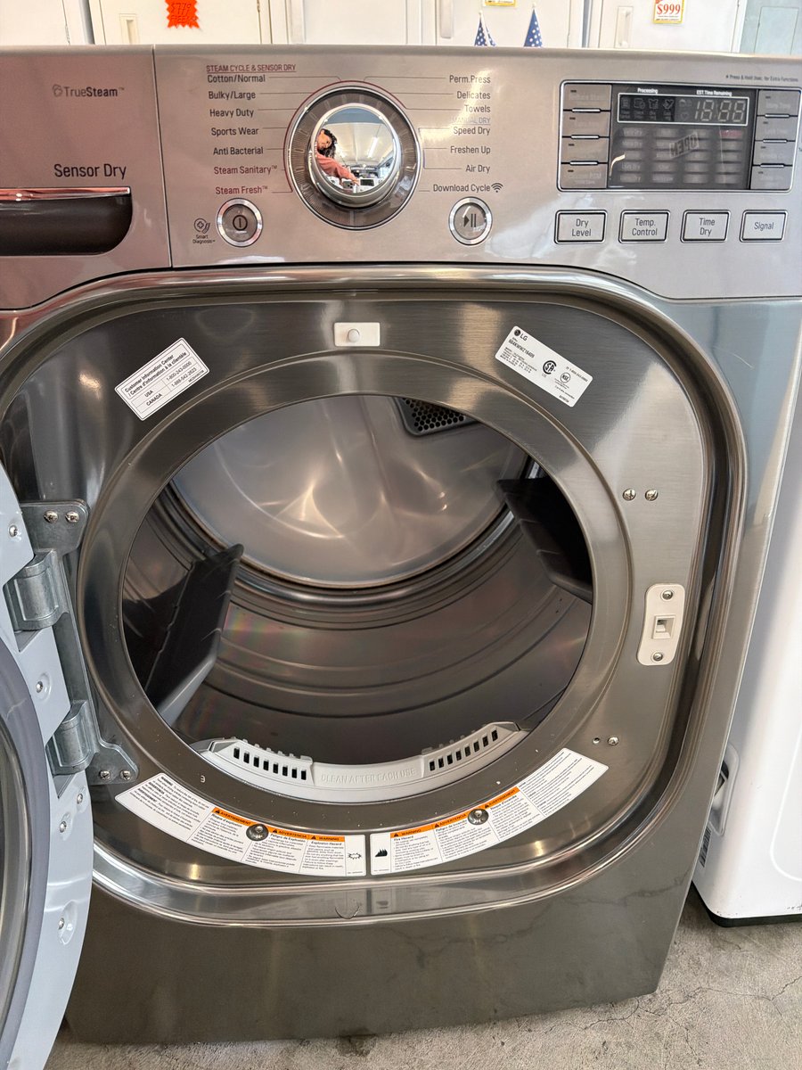 Photo 6 of this exact LG 54" Washer & dryer set