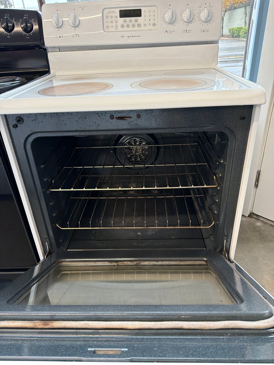 Photo 2 of this exact Frigidaire 30" Electric Freestanding Range