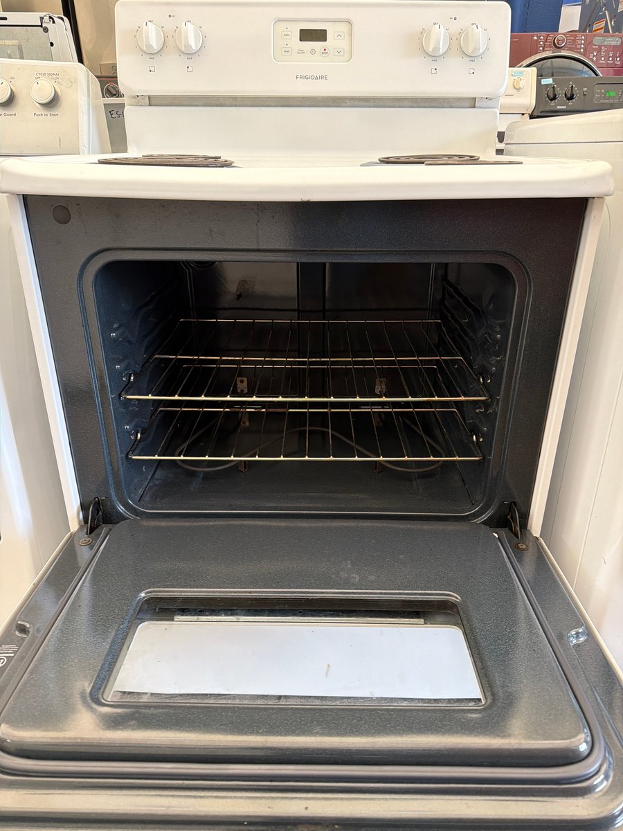 Photo 2 of this exact Frigidaire White coil top range