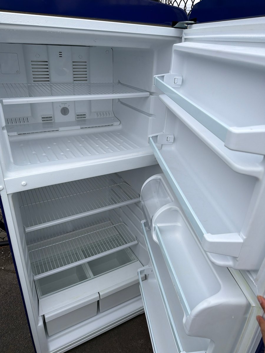 Photo 2 of this exact 28" Top freezer Refrigerator