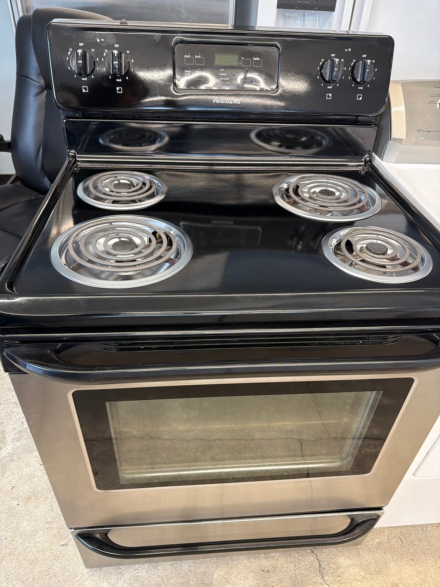 Photo 1 of this exact Frigidaire 30" Electric Freestanding Range