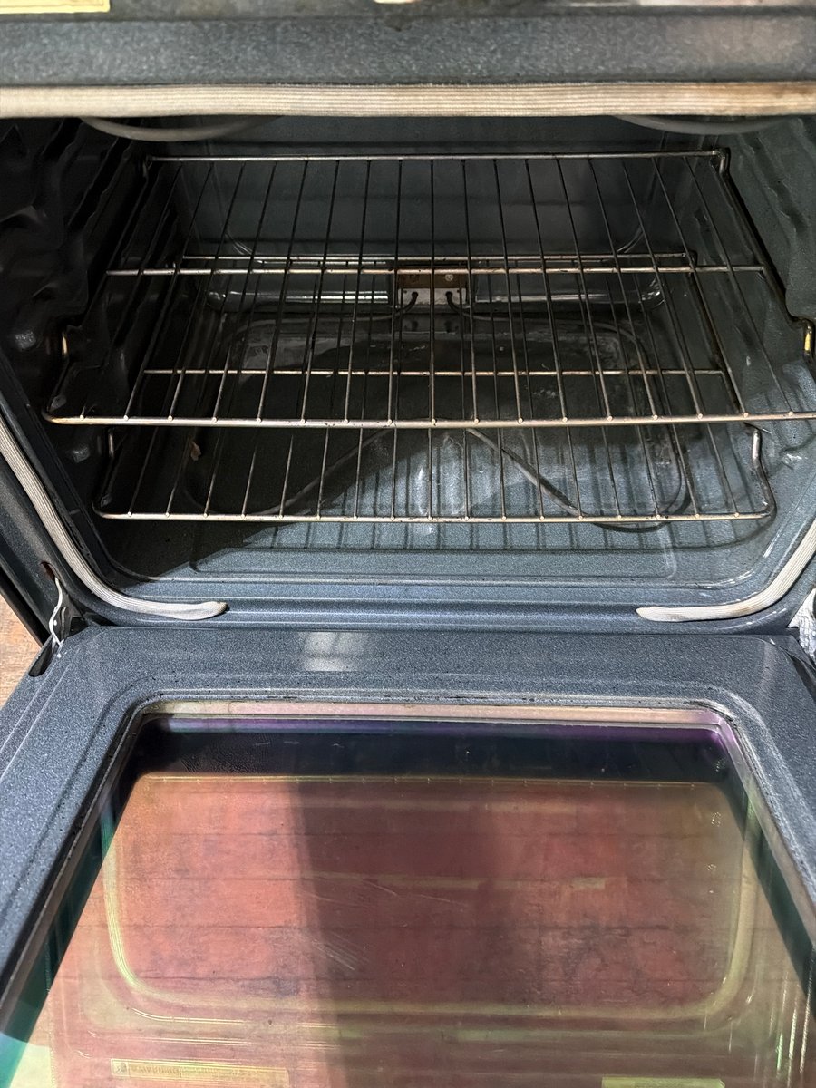 Photo 4 of this exact Whirlpool 30" Electric Freestanding Range