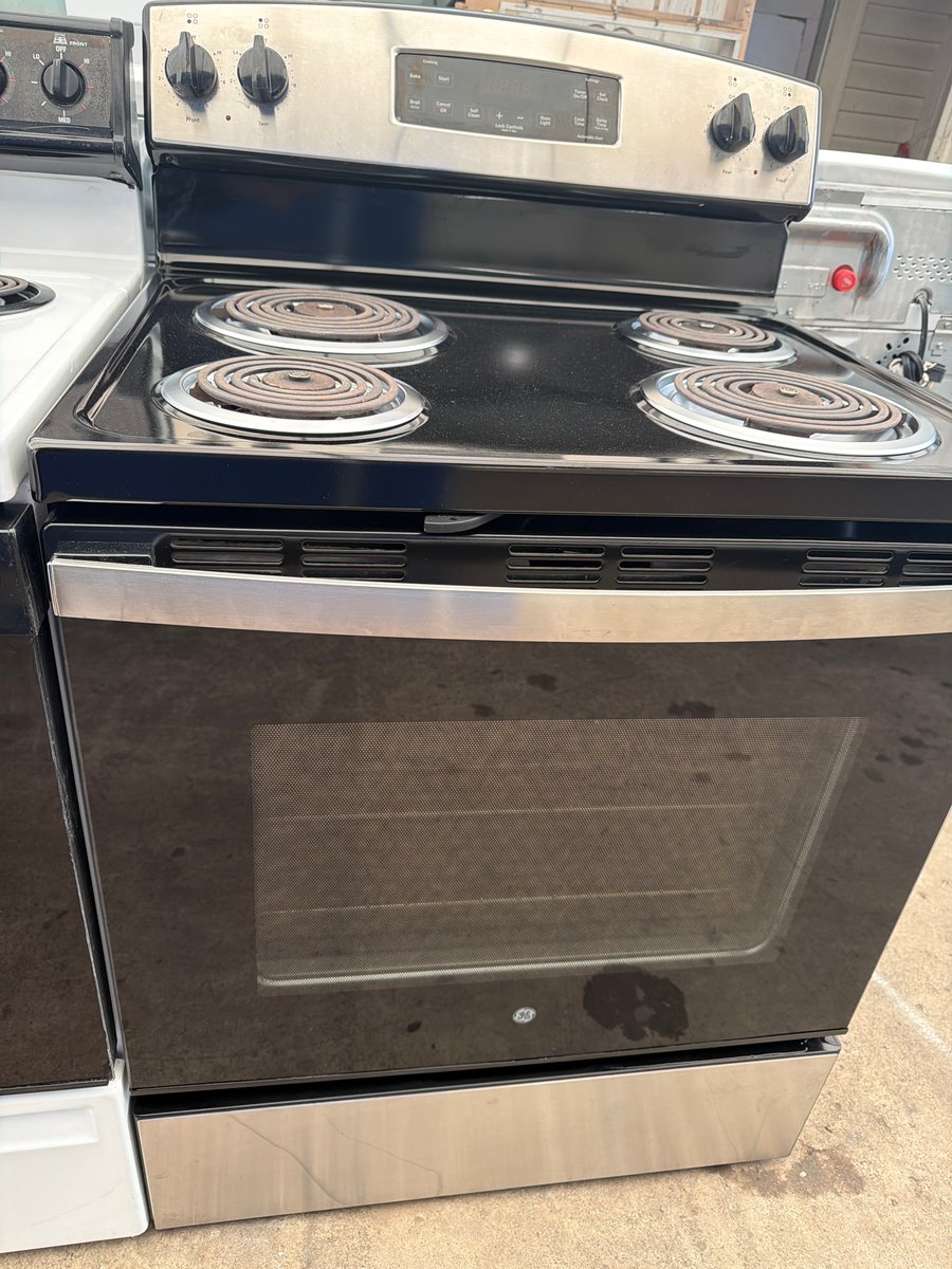 Photo 1 of this exact GE Coil top stainless steel range