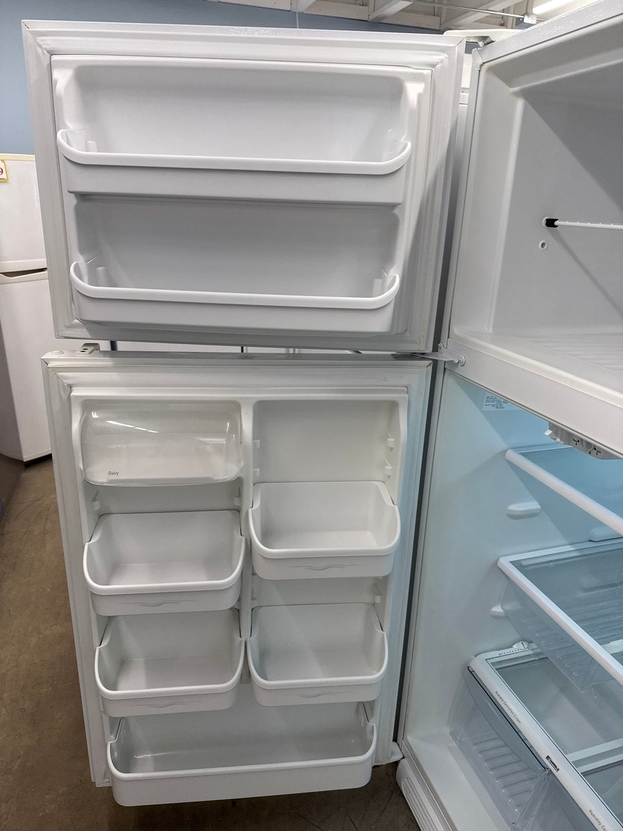 Photo 3 of this exact Kenmore white top mount refrigerator