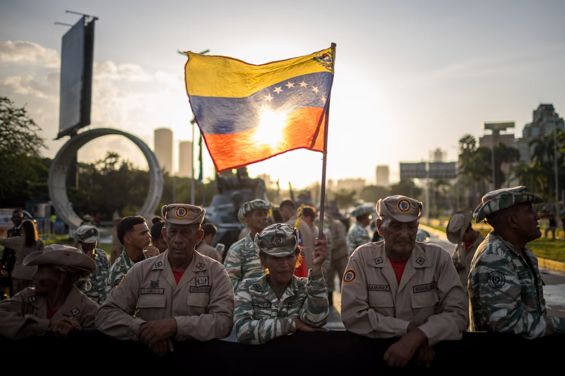 Военнослужащие на церемонии открытия площади Ла Виктория в Каракасе, Венесуэла, 13 мая 2025 года. Мероприятие прошло в рамках празднования 80-й годовщины победы Красной армии над нацистской Германией во Второй мировой войне. Фото: Miguel Gutierrez / EPA