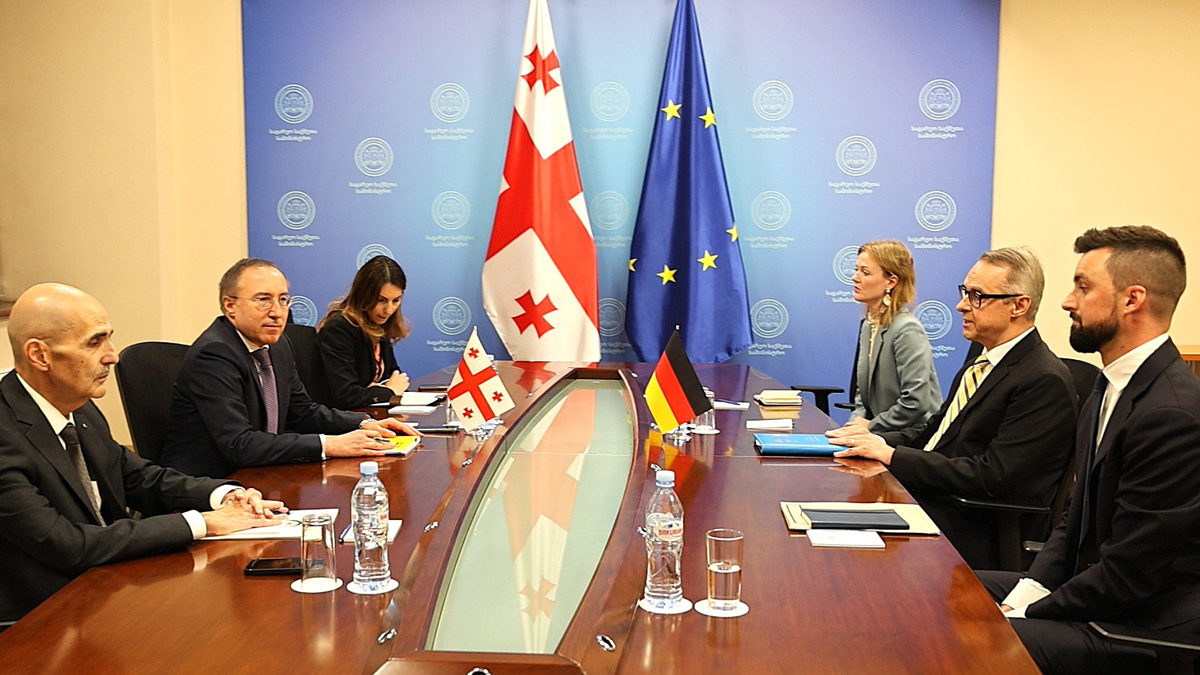 Встреча заместителя министра иностранных дел Грузии Гиорги Зурабашвили с Чрезвычайным и Полномочным послом Германии Петером Фишером, Тбилиси, Грузия, 24 сентября 2025 года. Фото:  МИД Грузии