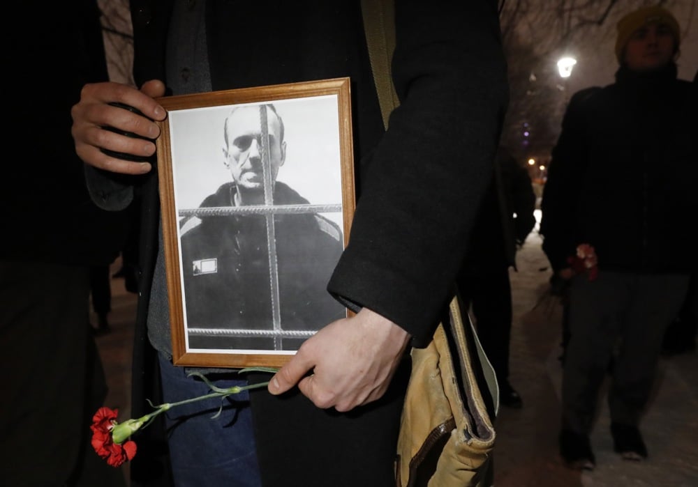 People lay flowers and light candles near the memorial to political prisoners in St. Petersburg on 16 February 2024, after Alexey Navalny’s death in prison. Photo: EPA/ANATOLY MALTSEV