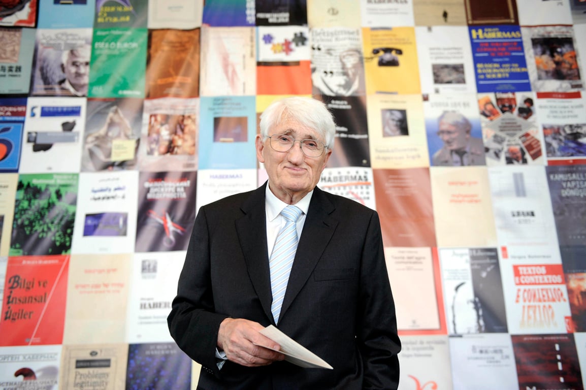 Юрген Хабермас на открытии выставки, посвященной его 80-летию, Франкфурт-на-Майне, Германия, 17 июня 2009 года. Фото: Thomas Lohnes / ddp / Scanpix / LETA