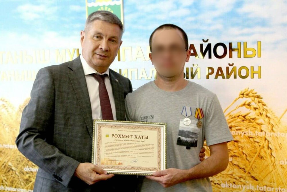 Глава Актанышского района Татарстана Ленар Зарипов и сбежавший Фадис Гарипов. Фото: «Агентство»