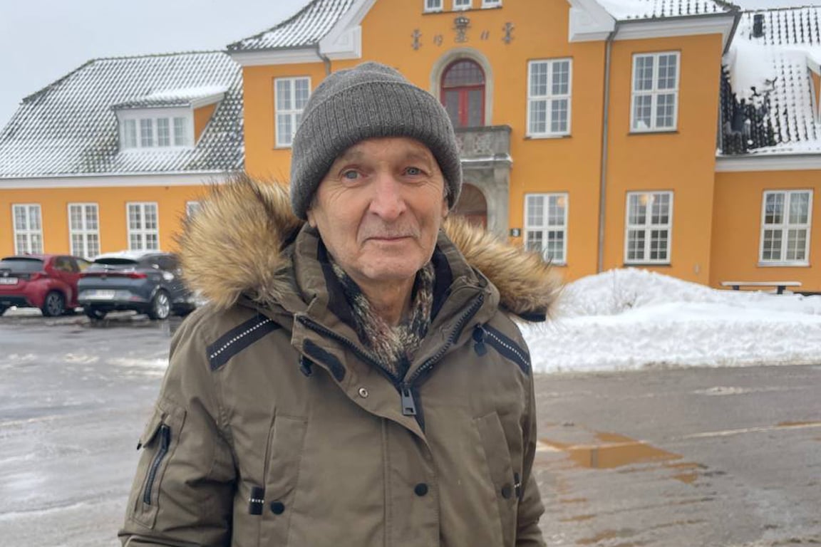 Виктор около лагеря Сандхольм в Дании. Фото со страницы Rubikus.HelpUa в Facebook