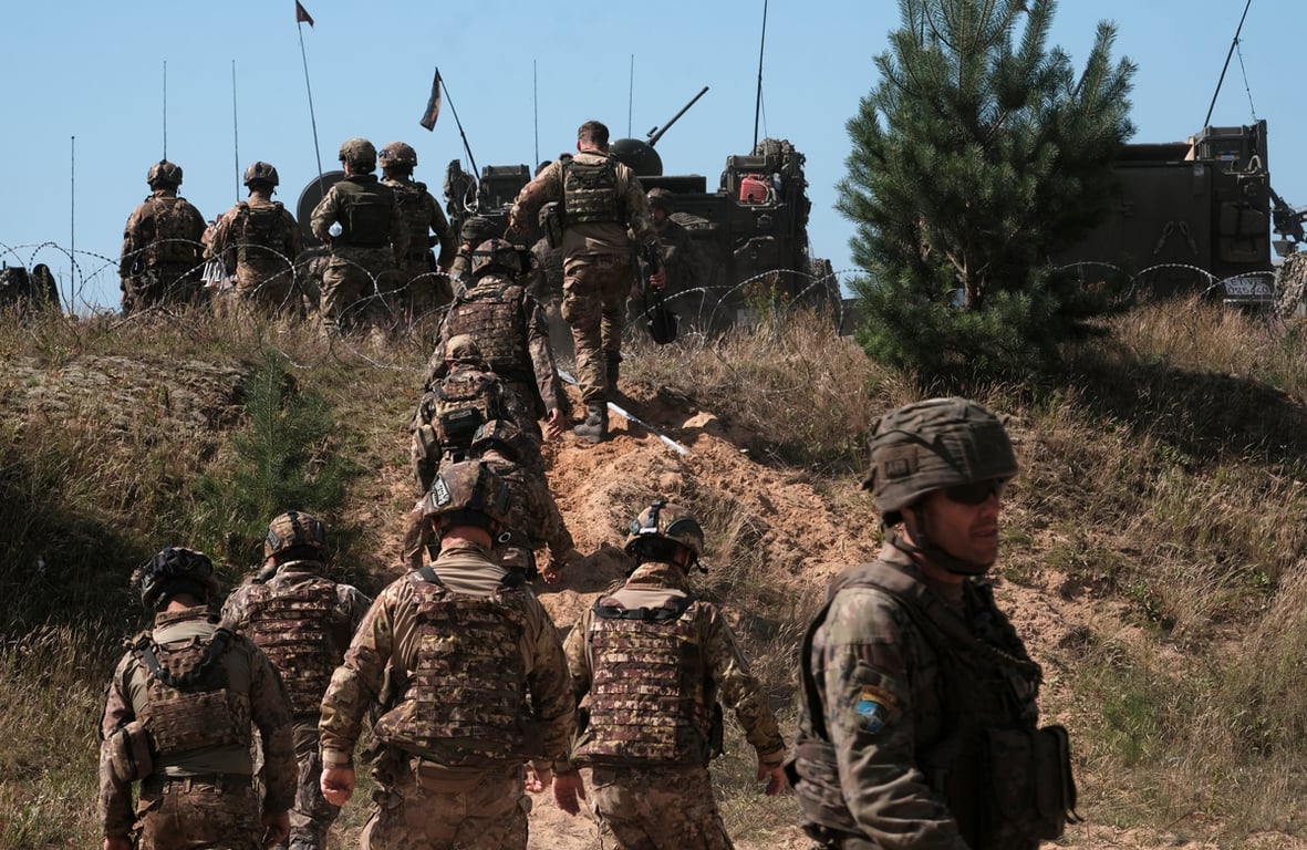 Военнослужащие во время инженерных учений Verboom на военной базе в Адажи, Латвия, 14 августа 2025 года. Фото: Valda Kalnina / EPA