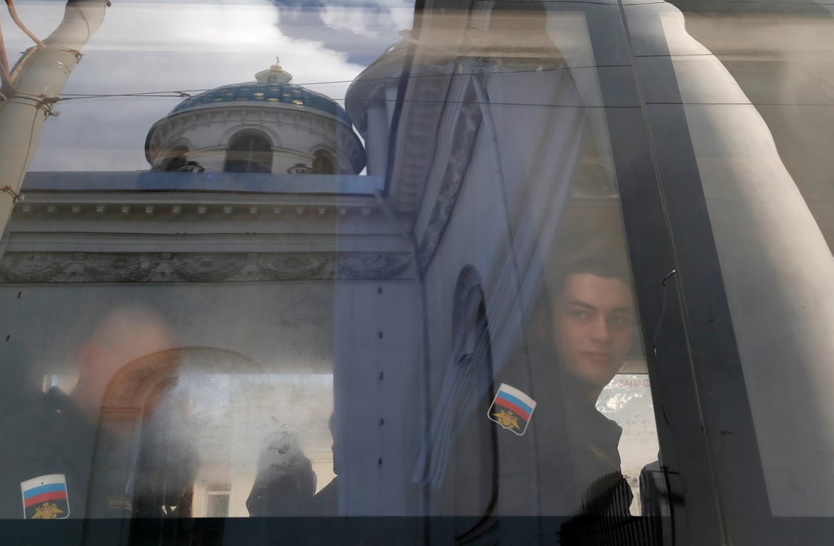 Russian conscripts depart for basic military training from outside St. Petersburg’s Trinity Cathedral, 23 May 2023. Photo: EPA / Anatoly Maltsev