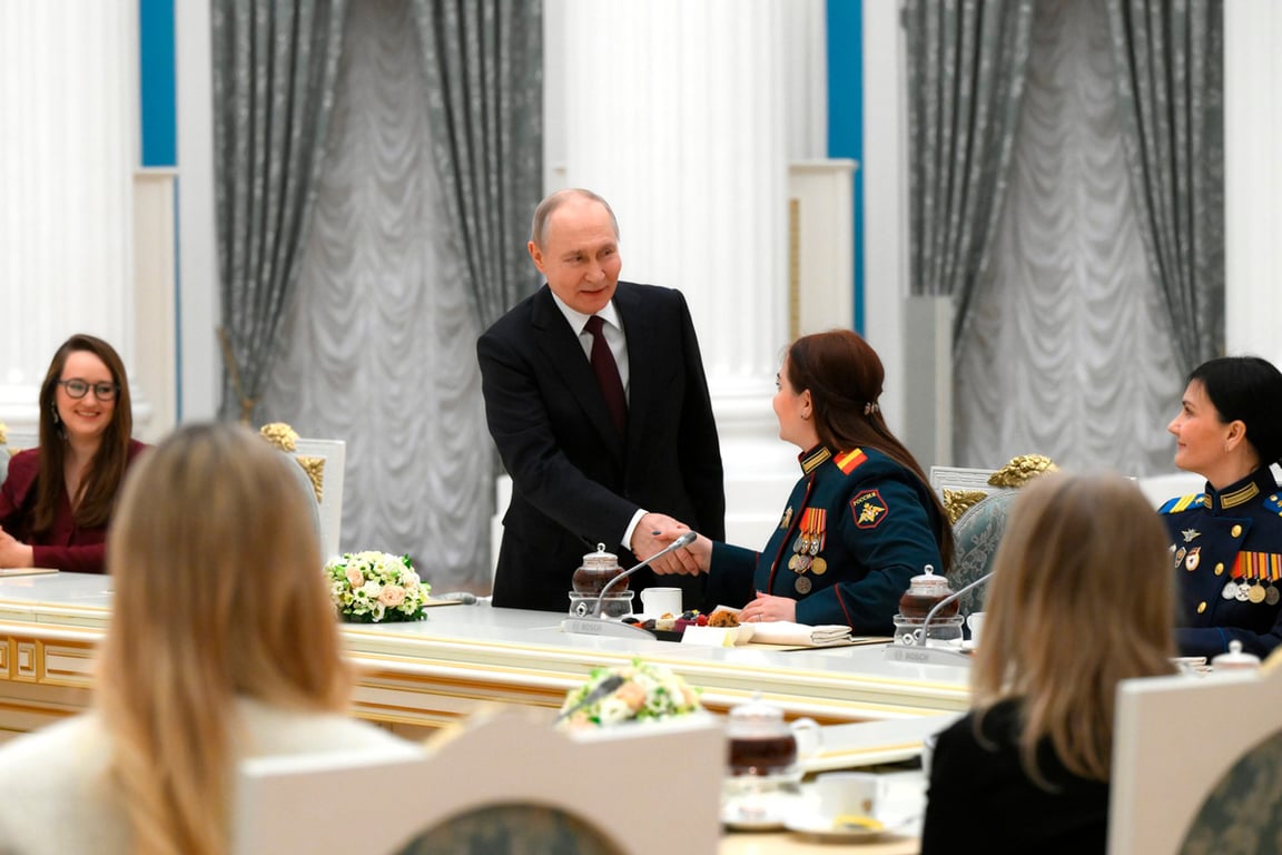 Встреча Владимира Путина с женщинами по случаю Международного женского дня, 5 марта 2026 года. Фото: Пелагия Тихонова / РИА «Новости» / Kremlin