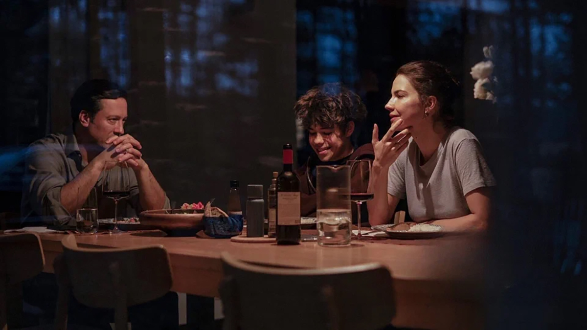 Кадр из фильма «Минотавр». Источник: <a href="http://festival-cannes.com" target="_blank" id="fqzg936h7">festival-cannes.com</a>‘ class=”image-widget-img aspect-[3/2] w-full rounded-lg object-cover object-top” loading=”eager” fetchpriority=”high” itemprop=”url” decoding=”sync”></picture>
  <meta itemprop="caption" content=