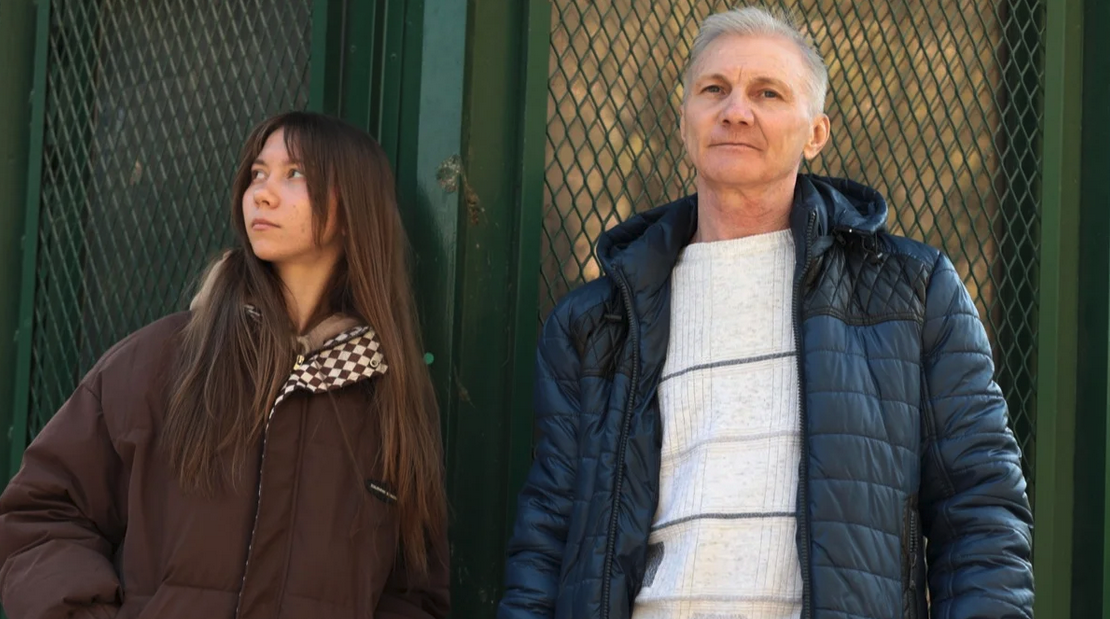 Masha and Alexey Moskalyov in Paris. Photo: Yulia Kanyeva / Novaya Gazeta Europe