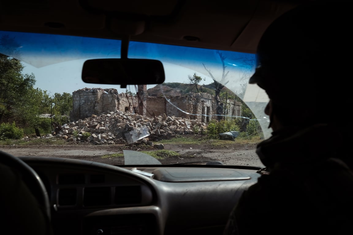 Последствия обстрелов в Мирнограде, Донецкая область, Украина, 11 июня 2025 года. Фото: Maria Senovilla / EPA