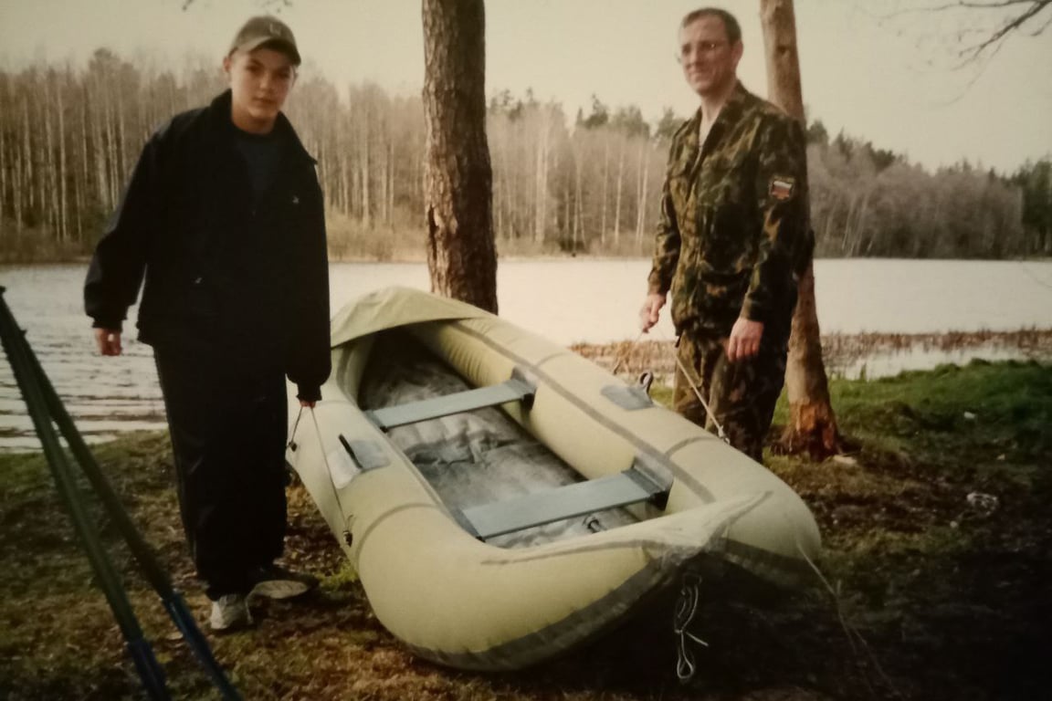 Артем на отдыхе с отцом, 2004 год. Фото из семейного архива Хорошиловых / «Новая газета.Балтия»
