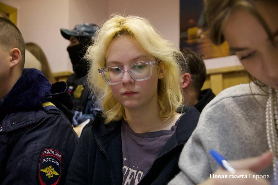 Diana Loginova in court on 28 October 2025. Photo: Novaya Gazeta Europe