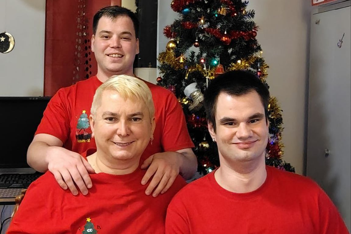 Артур Максимов, его муж Рудольф и их приемный сын Виктор. Фото из личного архива