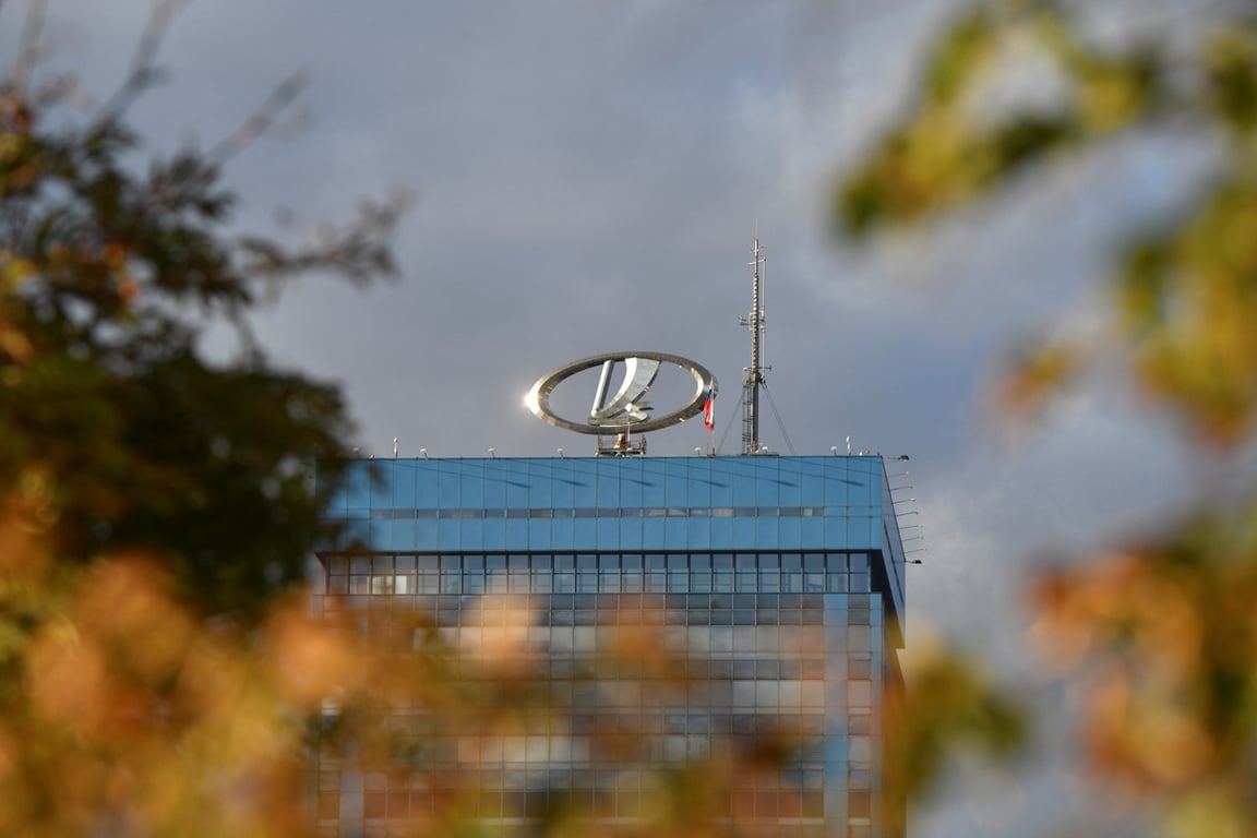 Вид на здание штаб-квартиры «АвтоВАЗ» в Тольятти, 30 августа 2023 года. Фото: Александр Мандзюк / Reuters / Scanpix / LETA