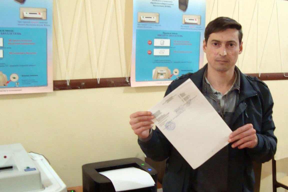 Павел Миронов на выборах в качестве наблюдателя, 2016 год. Фото с личной страницы в  Facebook