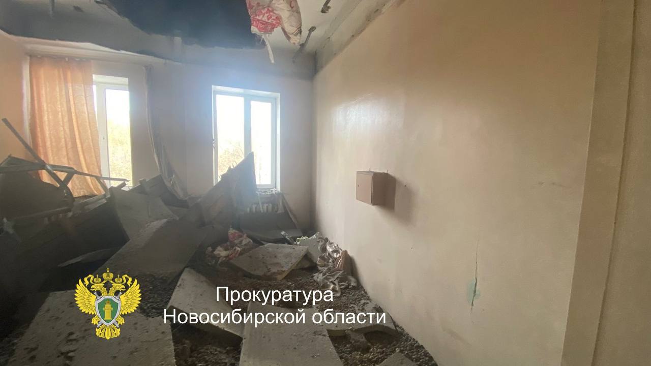 Больничная палата после обрушения крыши и потолка. Фото: прокуратура Новосибирской области