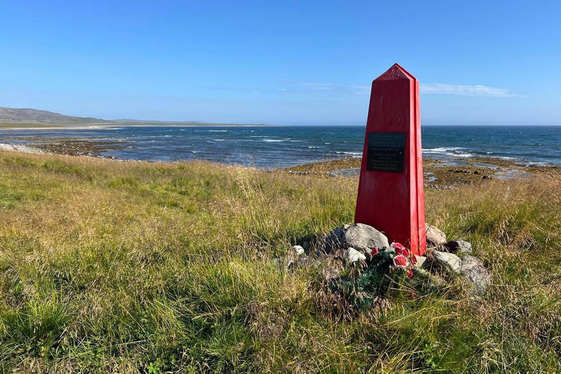 Обелиск в память о подвиге норвежских и советских партизан, который российские ветераны ФСБ установили вблизи Вардё в 2011 году. Фото: Кари Ага Мюклебост