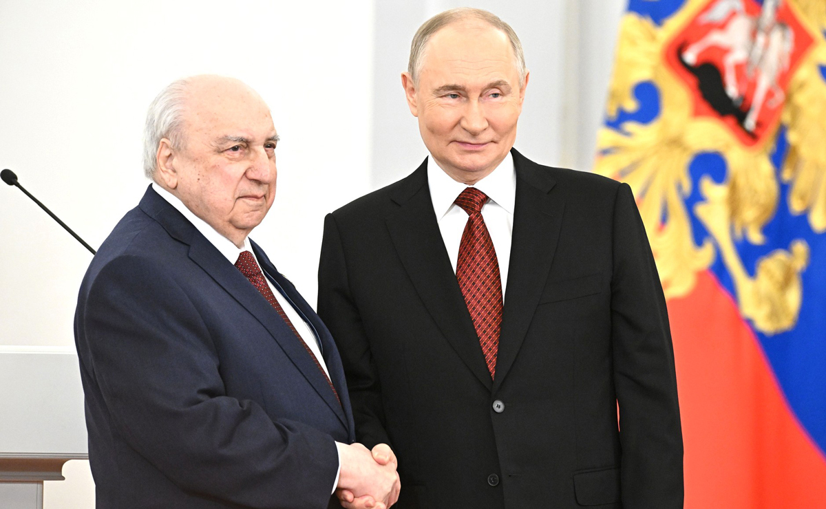 Александр Чубарьян и Владимир Путин, 2025 год. Фото: Сергей Бобылёв / РИА «Новости» /  Kremlin