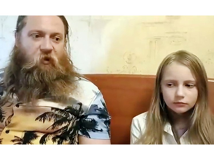 Алиса Теплякова и ее отец Евгений. Фото: МК