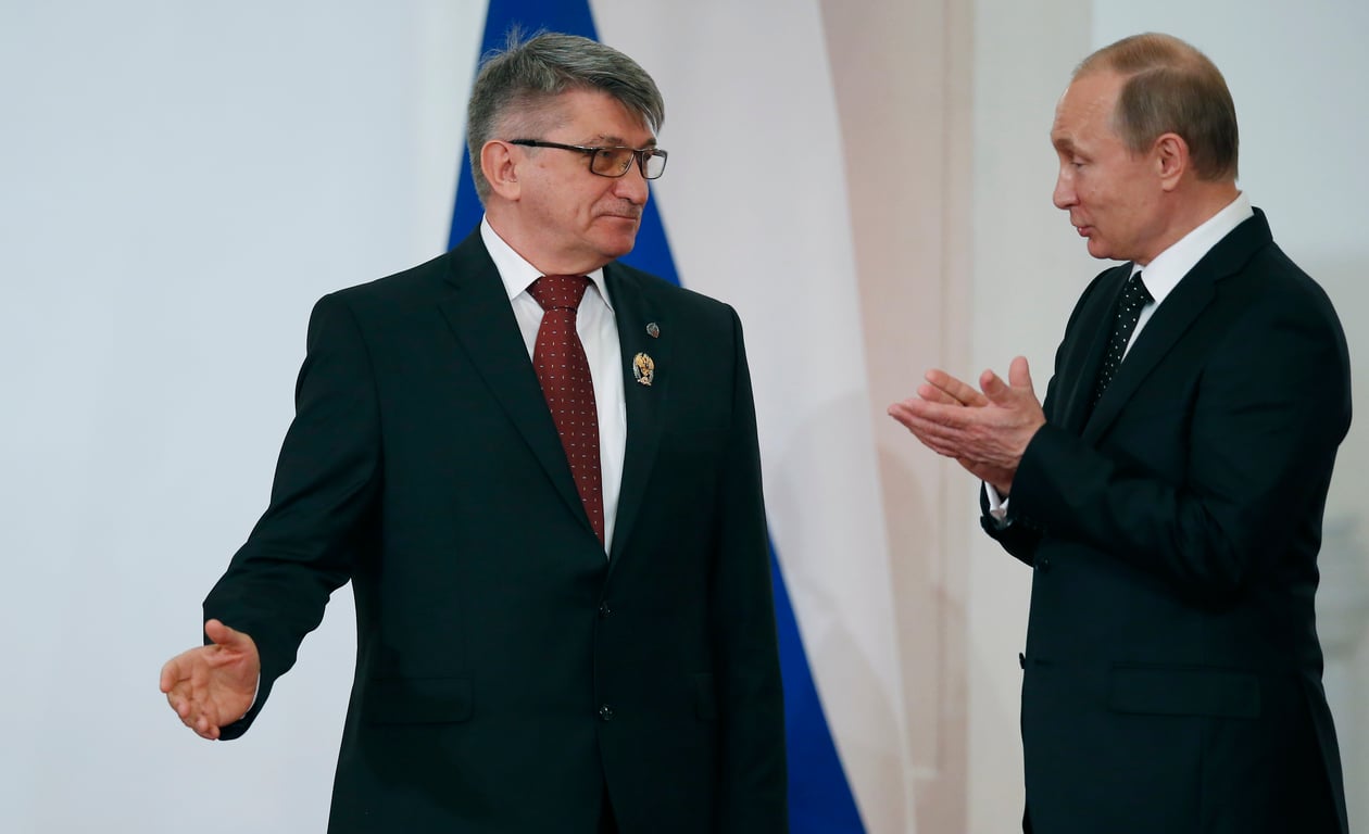 Alexander Sokurov accepts an award from Vladimir Putin for his contribution to cinema at the Grand Kremlin Palace in Moscow, 12 June 2015. Photo: EPA/SERGEI ILNITSKY