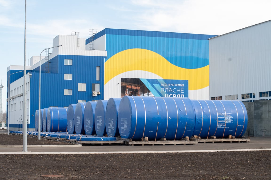 Пустые контейнеры для хранения отработанного ядерного топлива в Чернобыльской зоне отчуждения, сентябрь 2022 года. Фото: Leo211 /  Wikimedia  (CC BY-SA 4.0)