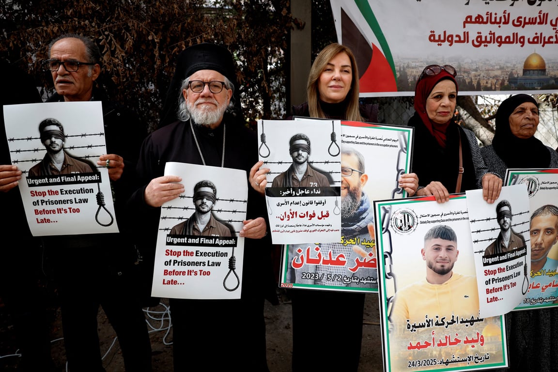 Палестинцы во время акции протеста против применения израильского закона о смертной казни, Рамалла, Западный берег реки Иордан, 31 марта 2026 года. Фото: Mohammed Torokman / Reuters  / Scanpix / LETA