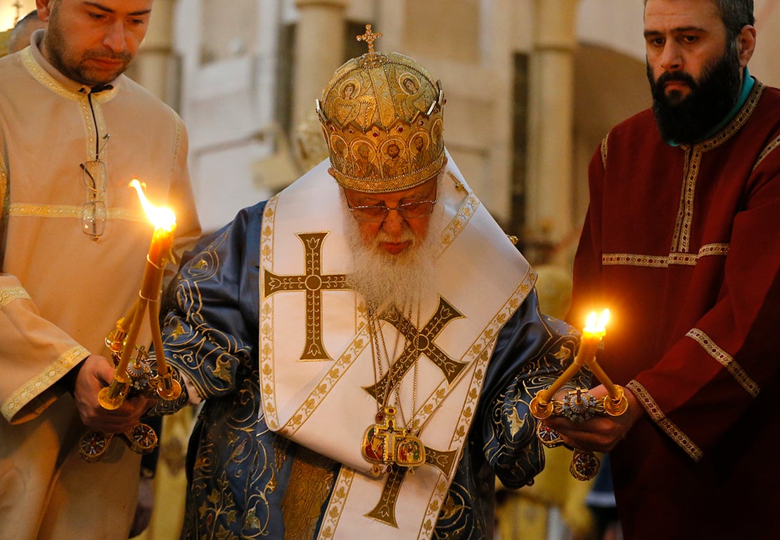 Патриарх Грузии Илия II принимает участие в богослужении по случаю празднования Крещения Господня в Троицком кафедральном соборе в Тбилиси, Грузия, 19 января 2018 года. Фото: Zurab Kurtsikidze / EPA