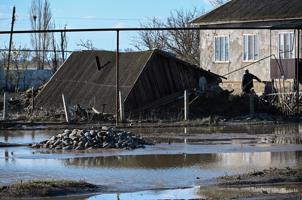 Последствия наводнения в микрорайоне Пальмира в Махачкале, Дагестан, 8 апреля 2026 года. Фото: Антон Великжанин / Коммерсантъ / Sipa USA / Vida Press