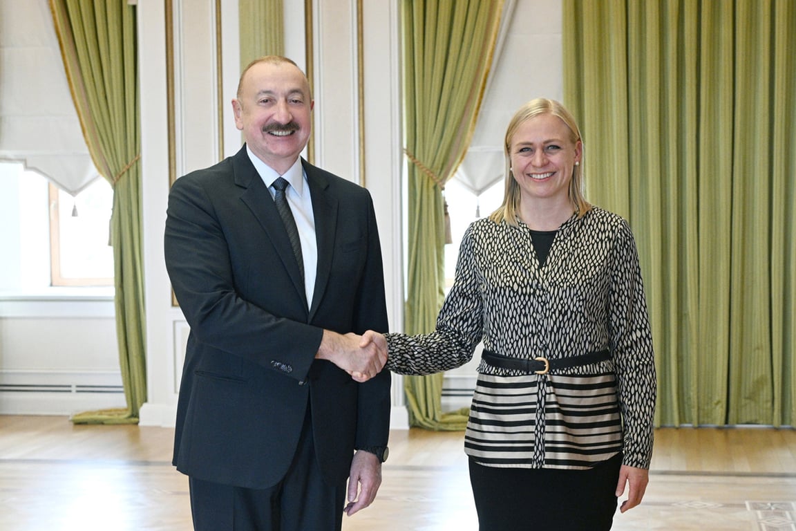 Ильхам Алиев и Элина Валтонен на встрече в Баку, Азербайджан, 15 октября 2025 года. Фото:  пресс-служба президента Азербайджана