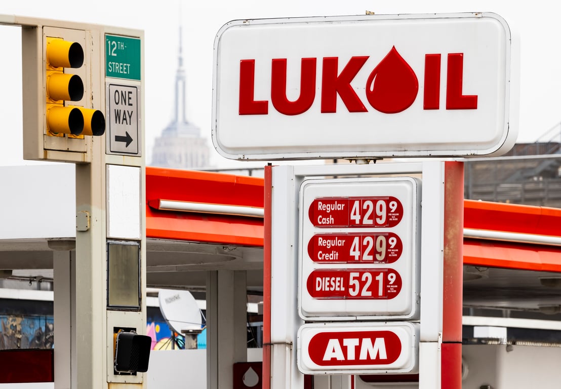 A Lukoil petrol station in the United States, 7 March 2022. Photo: EPA / Justin Lane