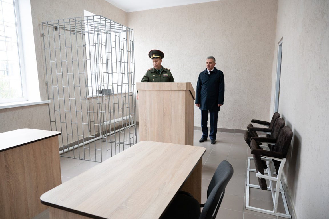 Лидер Приднестровья Вадим Красносельский во время инспекции учреждения службы исполнения наказаний в Тирасполе. Фото: Пресс-служба лидера Приднестровья / NewsMaker