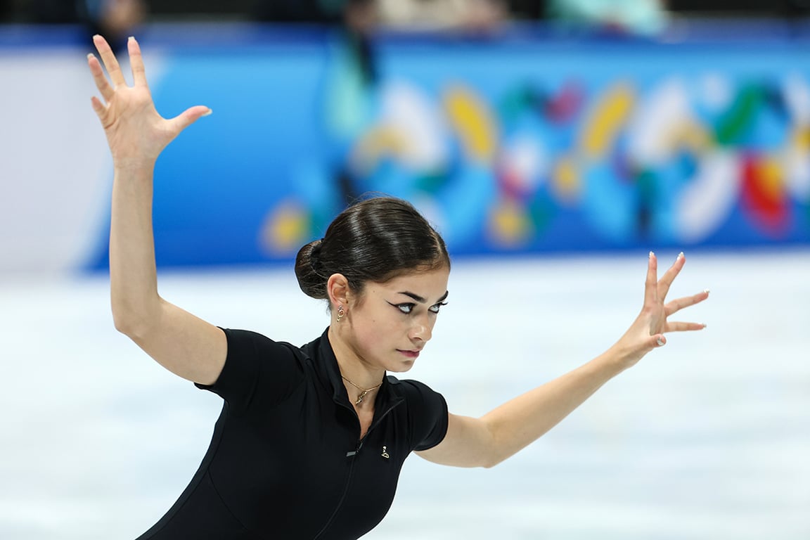 Фигуристка Аделия Петросян тренируется в преддверии отборочного турнира ISU по фигурному катанию 2025 года на Национальном крытом стадионе в Пекине, Китай, 18 сентября 2025 года. Фото: Wu Hao / EPA