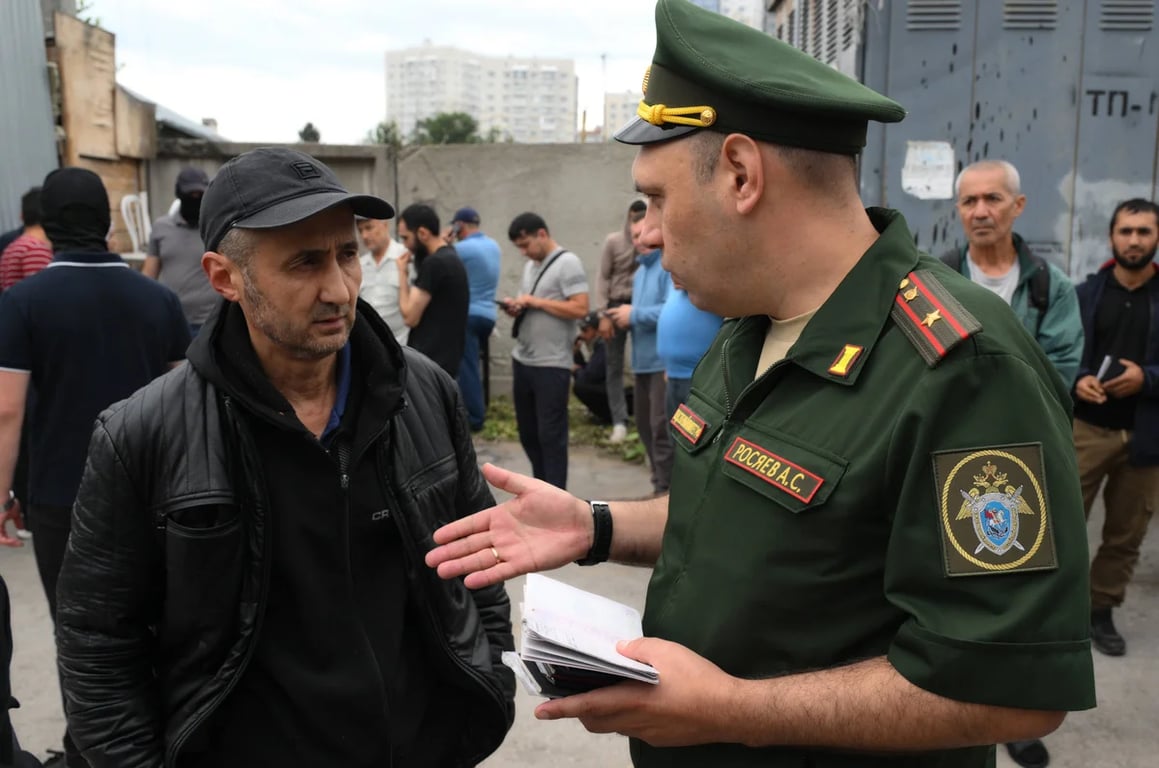 Documents are checked during a raid on suspected illegal migrants in the Siberian city of Novosibirsk, August 13, 2024. Photo: Alexander Kryazhev / Sputnik / Imago Images / Scanpix / LETA