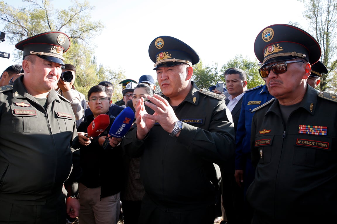 Председатель ГКНБ Кыргызстана Камчыбек Ташиев (в центре), 16 сентября 2023 Фото: Igor Kovalenko / EPA