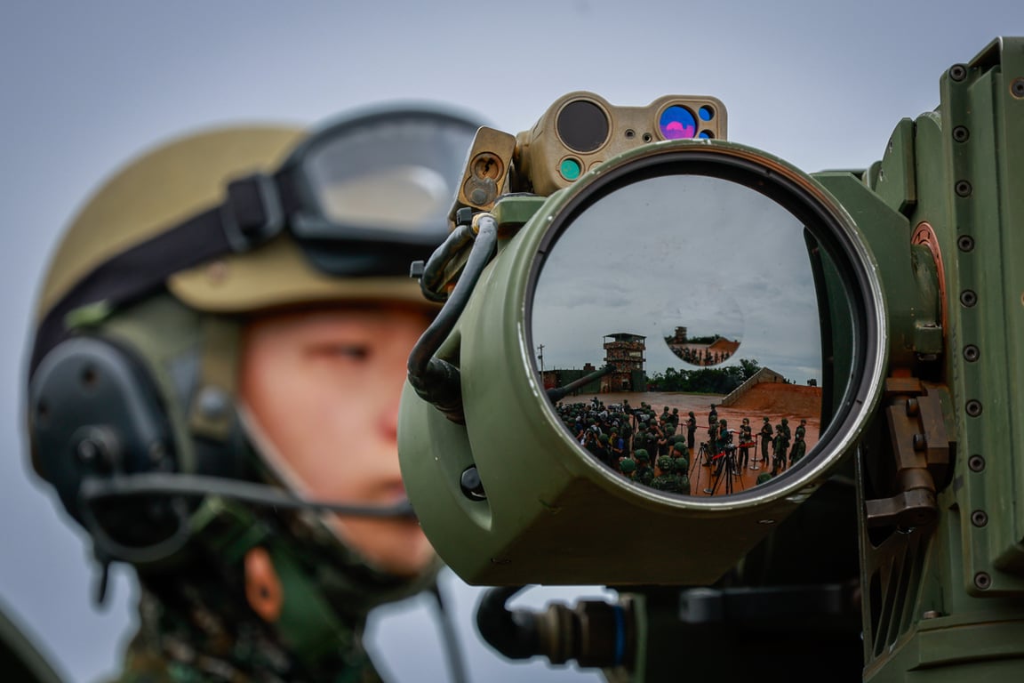 Тайваньские военнослужащие участвуют в учениях с боевой стрельбой из танков американского производства, Синьчжу, Тайвань, 10 июля 2025 года. Фото: Ritchie B. Tongo / EPA