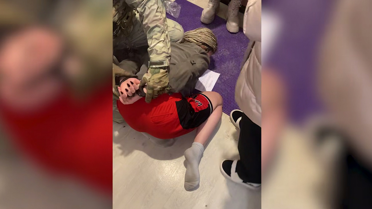 Задержание Надин Гейслер. Фото: стопкадр из видео /  «Фонарь»