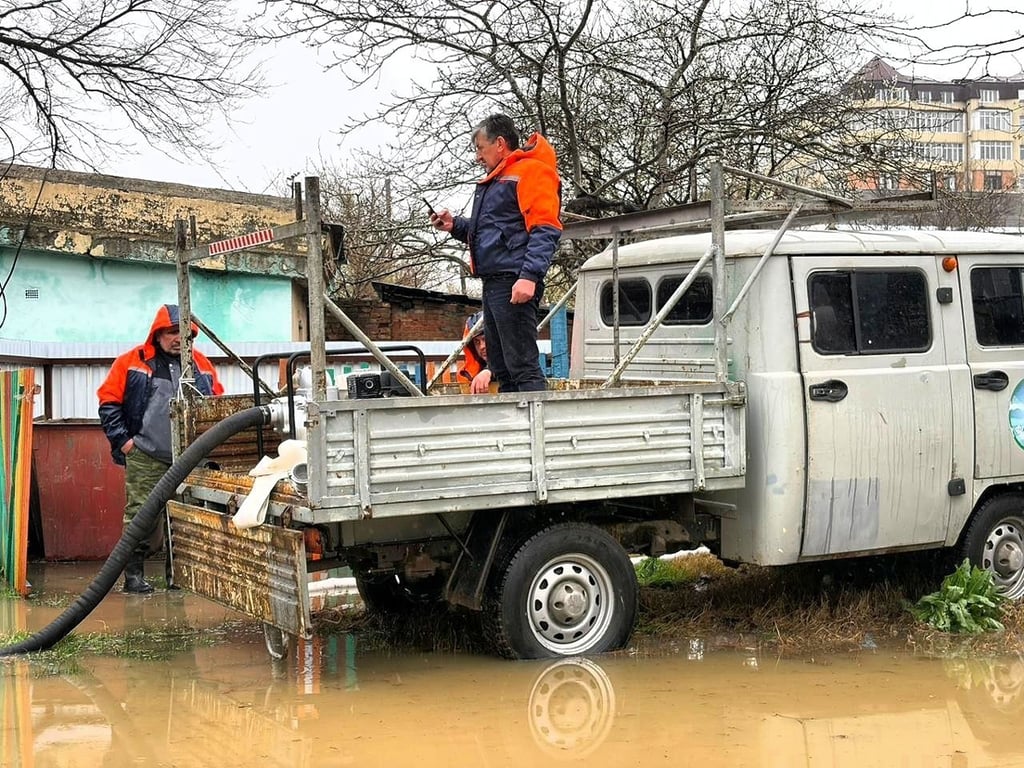 Устранение последствий потопа в Махачкале. Фото:  МЧС Дагестана
