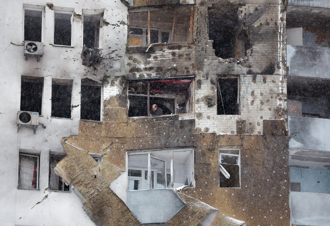 The site of a Russian drone strike on a residential building in Kyiv, Ukraine, 9 January 2026. Photo: EPA / SERGEY DOLZHENKO