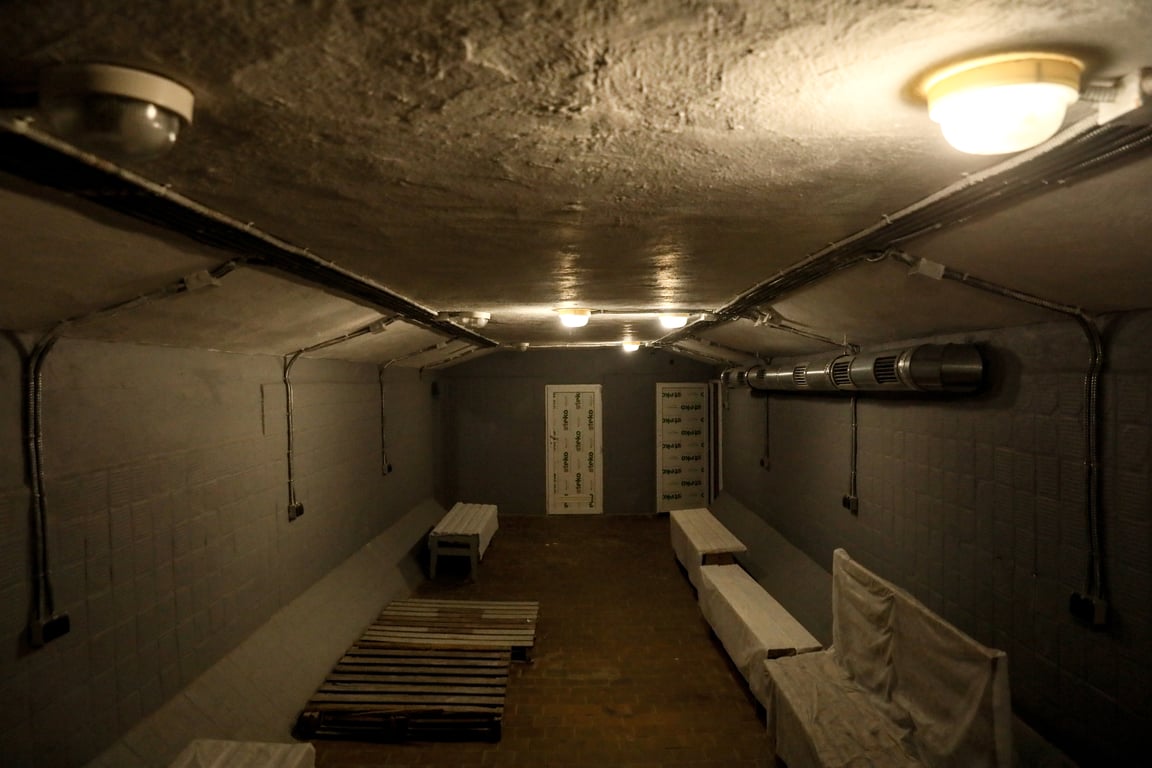 A room inside a bomb shelter in Kyiv, Ukraine, 5 June 2023. Photo: EPA / Oleg Petrasyuk