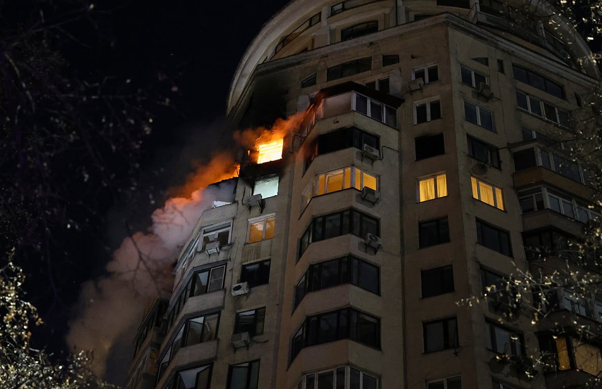 Место удара российского беспилотника по жилому зданию в Киеве, Украина, 3 февраля 2026 года. Фото: EPA