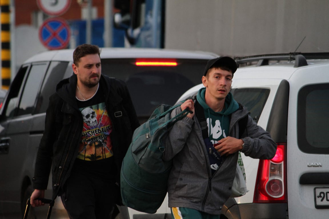 Граждане России прибывают в Казахстан после объявления Путиным мобилизации, 27 сентября 2022 года. Фото: AFP / Scanpix / LETA