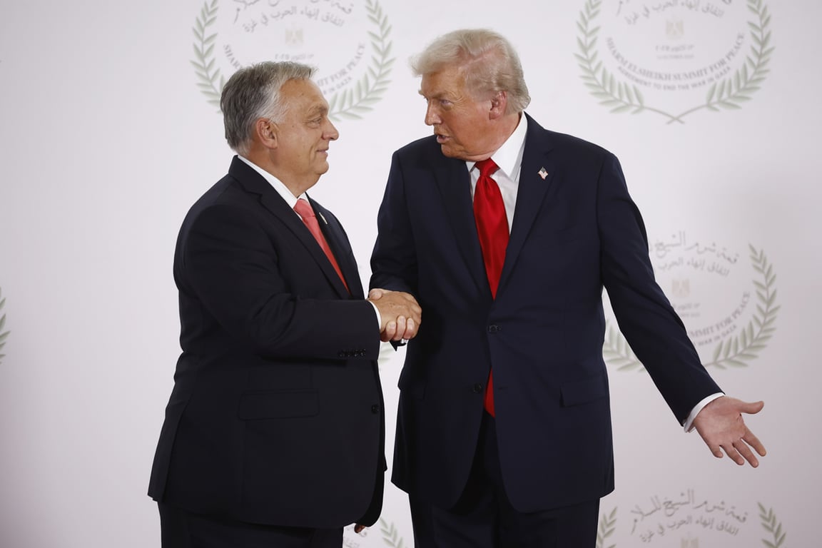 Виктор Орбан и Дональд Трамп на саммите мира по Газе в Шарм-эш-Шейхе, Египет, 13 октября 2025 года. Фото: Yoan Valat / EPA