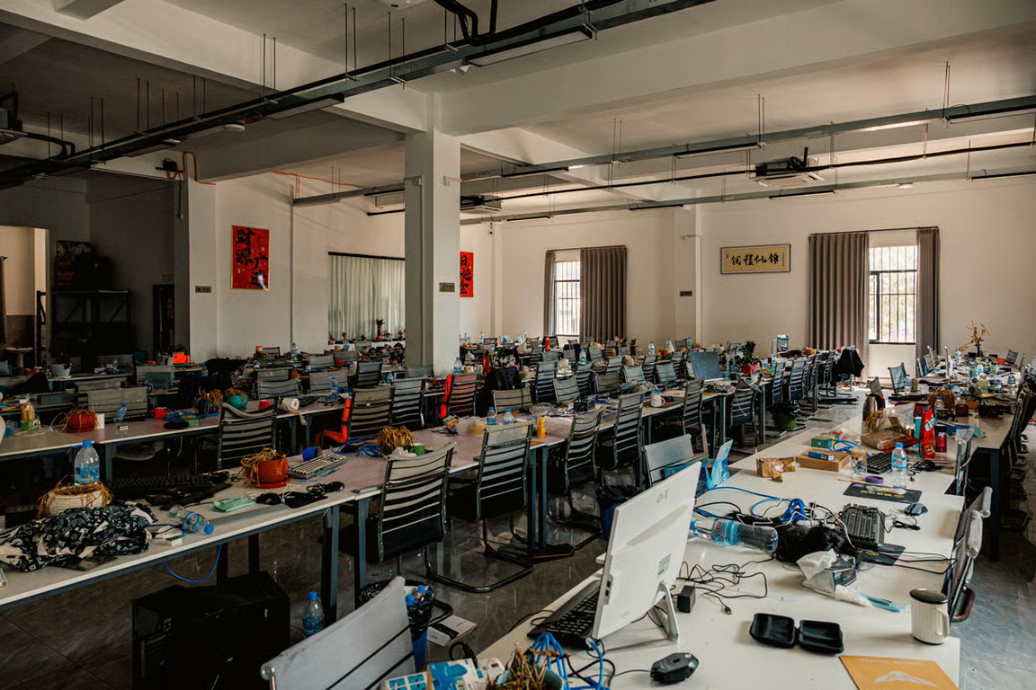 A room in a scam centre near the border in Samraong, Oddar Meanchey province, Cambodia, 7 April 2026. Photo: Andre Malerba / ZUMA Press Wire / Scanpix / LETA
